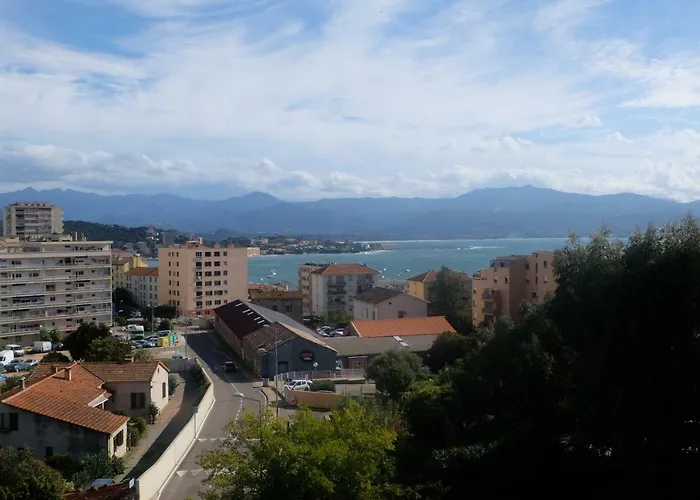 La Terrasse De Saint-jean * אז'אקסיו